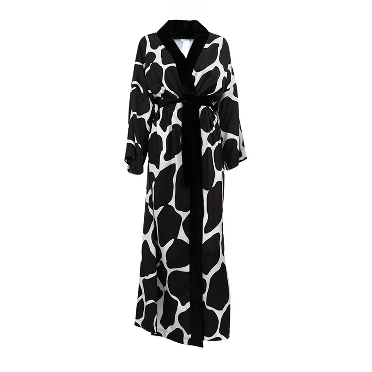 Women's clothing designer's new satin pajamas in spring, plus size seven quarter sleeves, cool feeling nightgown, bathrobe, home clothes for