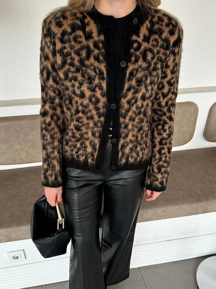 Casual Round Neck Long Sleeved Womens Sweater Chic Singlebreasted Leopard Print Knit Cardigan High Street Outerwears 241203