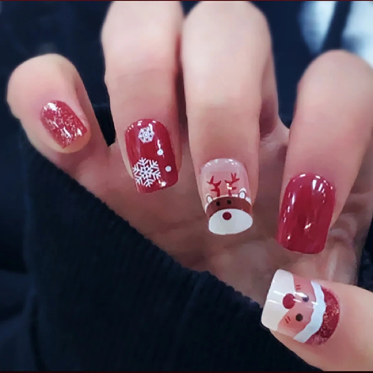 24PCS1BOX Winter Christmas Series Playful Warm Wind Flashing Elk Snowflakes Fake Nails 241206