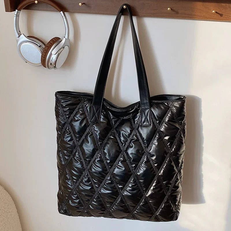 Gold silver large capacity handbag womens handbag fashion winter down shoulder bag womens travel notebook bag 241205