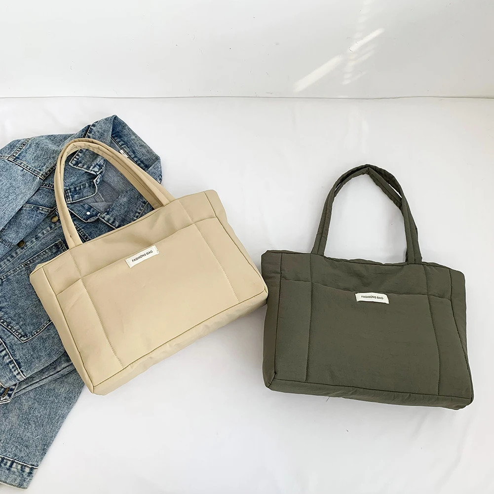 Womens bedding handbag lightweight fluffy homeless bag large capacity down bag 241205