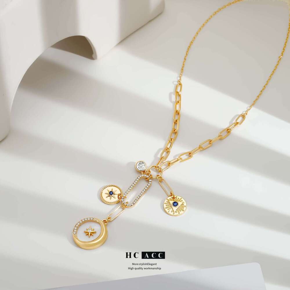 Fashionable niche design with dia inlaid relief pendant, trendy women's necklace accessories