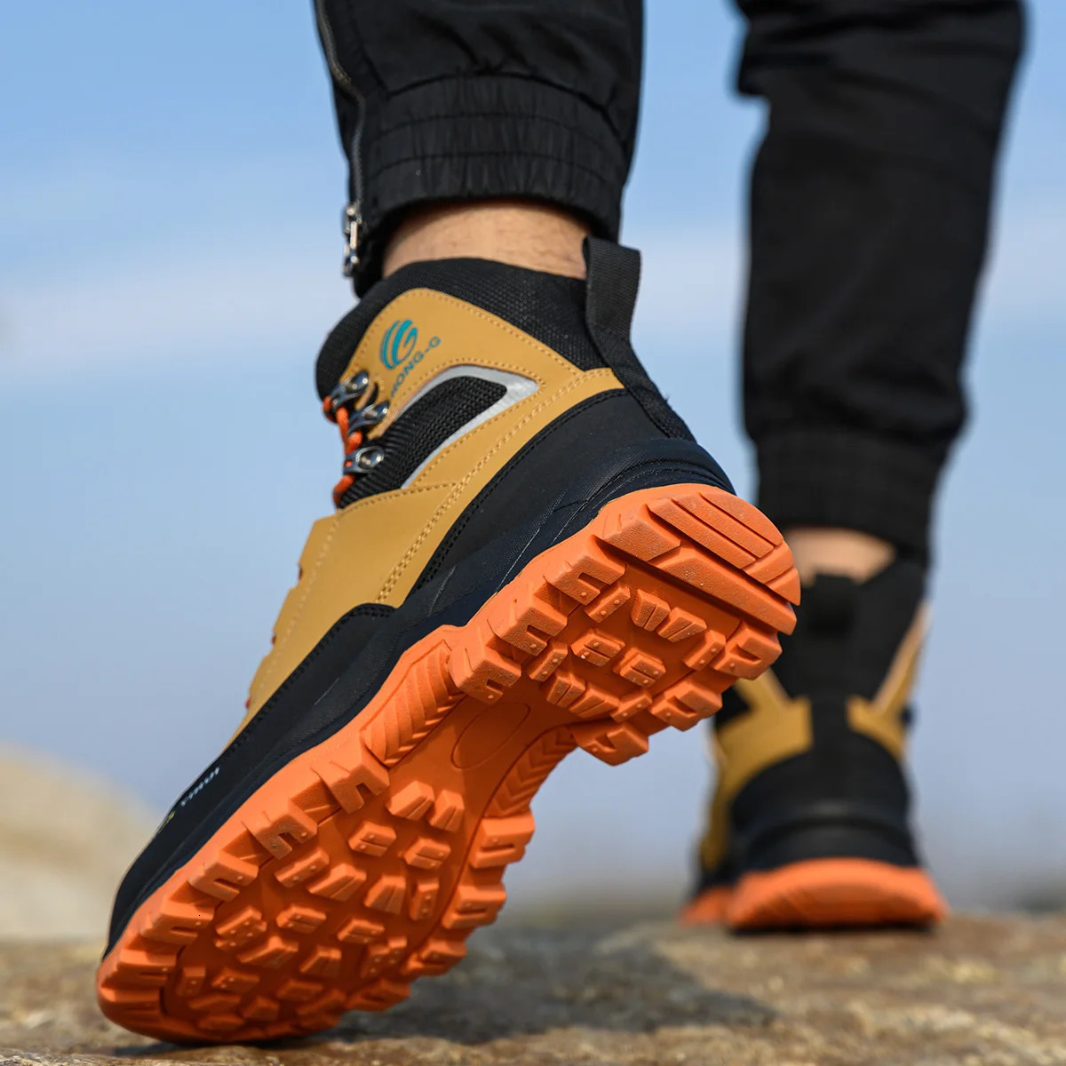 Safety shoes mens work sports shoes shock resistant perforated protective shoes steel toed construction work boots 241206