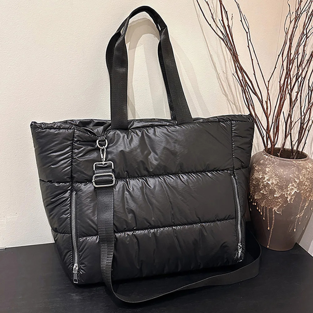 Puffer Gym Handbag Womens Large Capacity Bedding Puffy Handbag Down Cross Bag Winter Cotton Fitness Shoulder Bag 241205