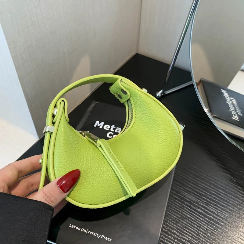 Summer Litchi Pattern Mini Moon Bag Fashionable and Cute Womens Handbag 241205