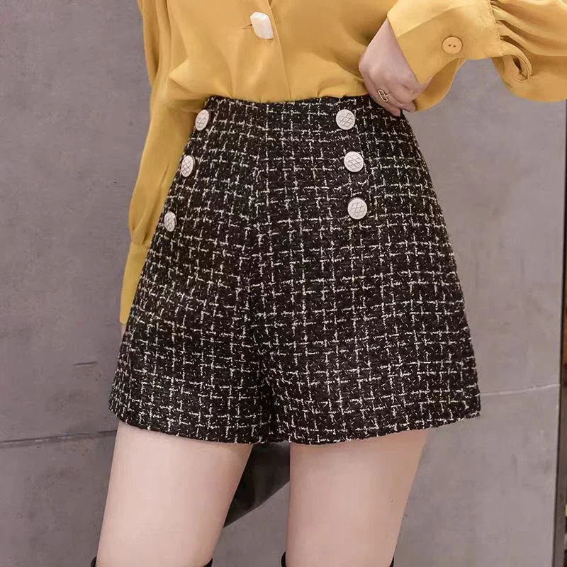 Womens retro tweed high waisted zipper shorts with sequins checkered buttons ultra-thin A-line shorts autumn and winter office wide leg shorts 241206