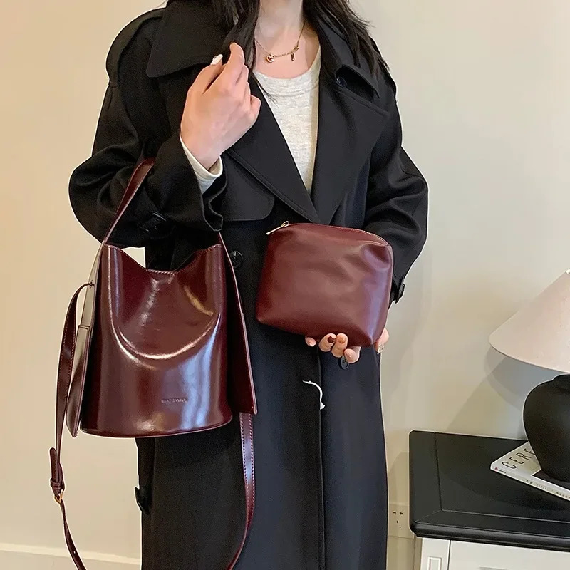 Solid high-quality PU shoulder bag large capacity zippered pocket handbag selling womens bag in 241205