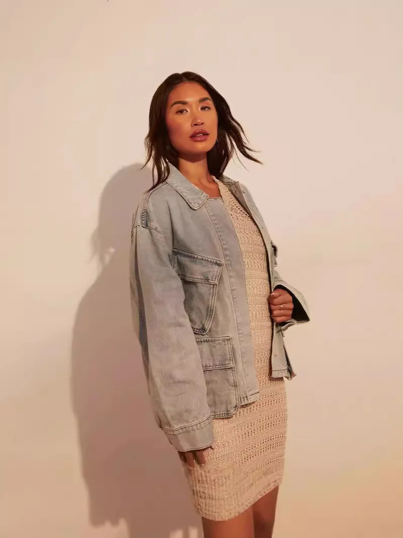 Retro womens denim jacket fashionable and fully matched for daily cutting aesthetic solid streetwear 241206