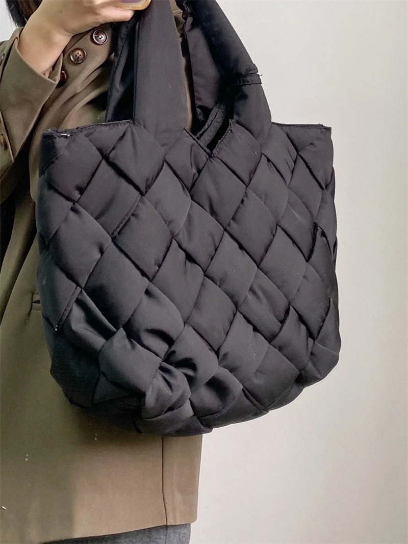 Winter woven nylon cushion handbag large capacity feather down duvet cover shoulder bag with small phone wallet pillow bag 241205