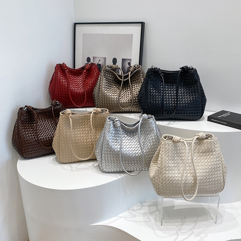 Woven Crossbody Bag for Women hot - Large Capacity, Lightweight, Armpit Style, French Chic