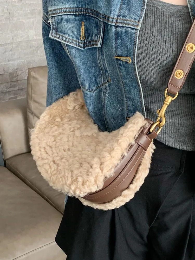 Autumn and Winter Womens Fashion Plush Shoulder Bag Splicing Work Cow Split Leather Armrest Bag Womens Leisure Saddle Messenger Bag 241206