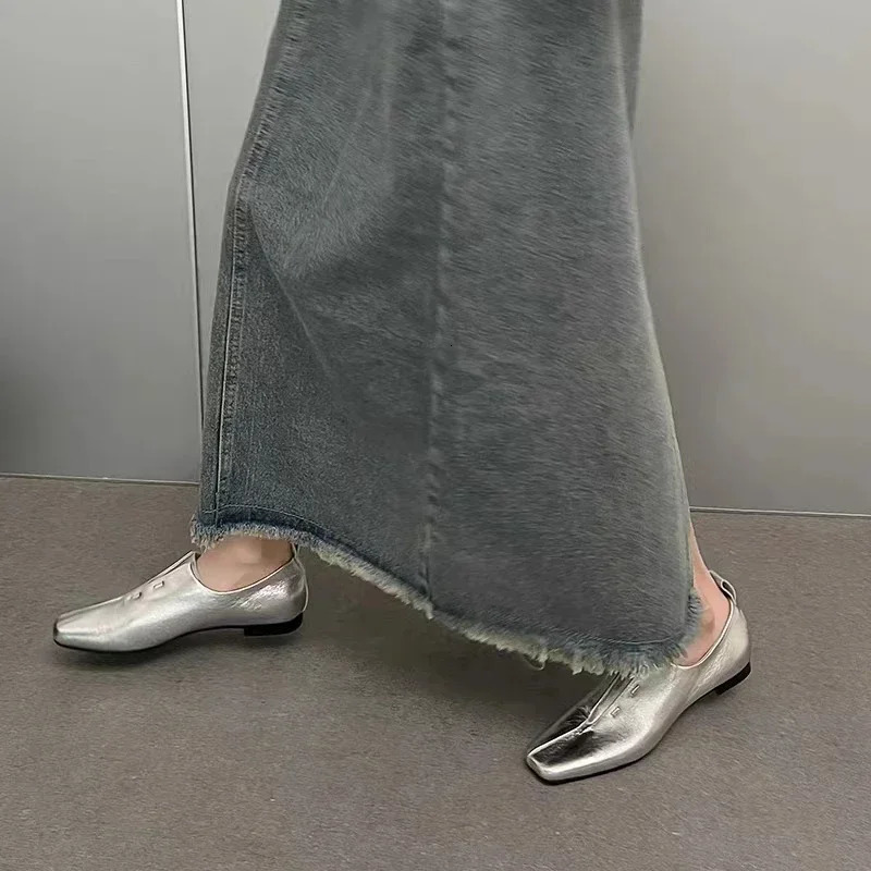 Womens flat shoes genuine leather sheepskin comfortable silver beige simple spring and autumn soft roller er square toes 241206