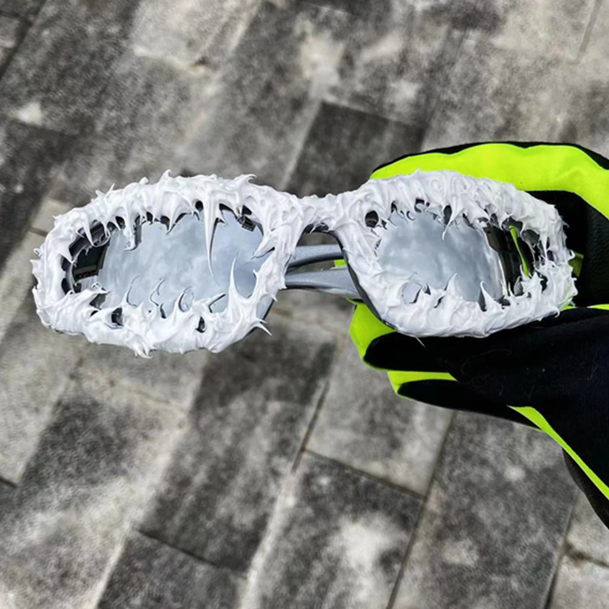 Hu Ban Personalized Punk Sunglasses for Men Y2K Hip Hop Retro Funny Party Sunglasses Exaggerated Womens Goggles 241206