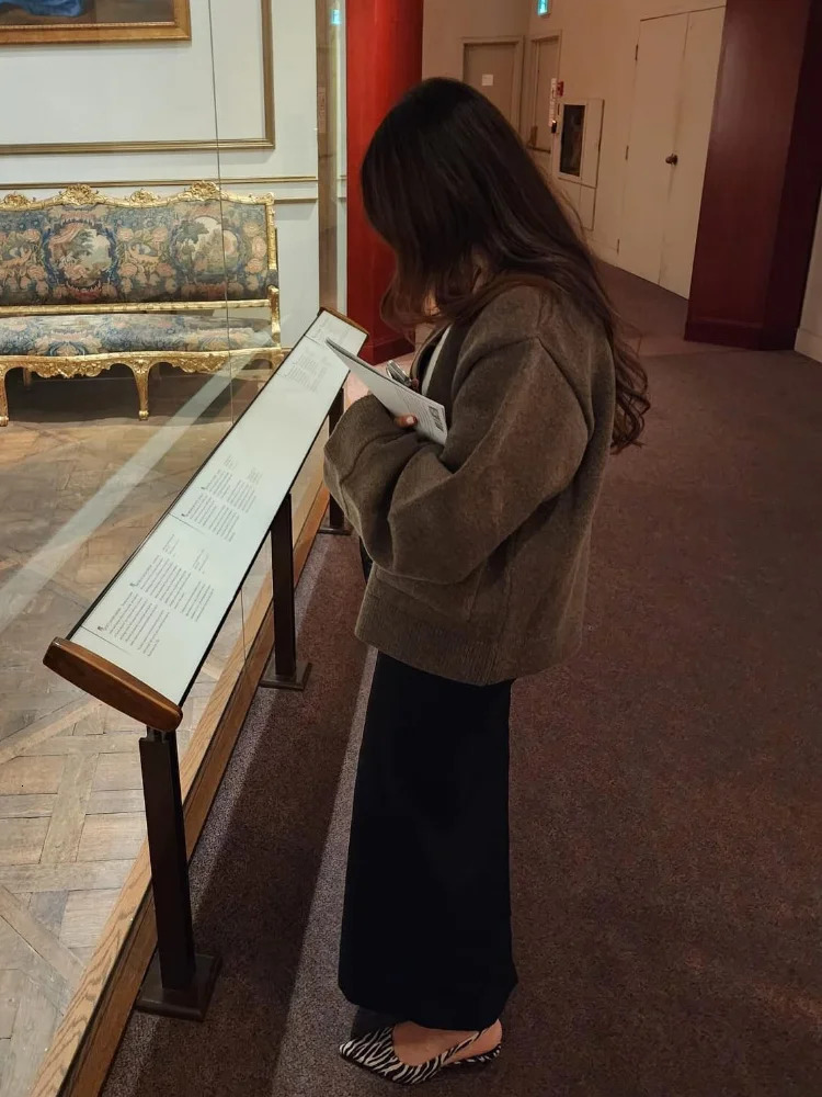 Fashionable and elegant solid womens knitted open collar casual Vneck single chest long sleeved pocket jacket autumn fashionable 241206