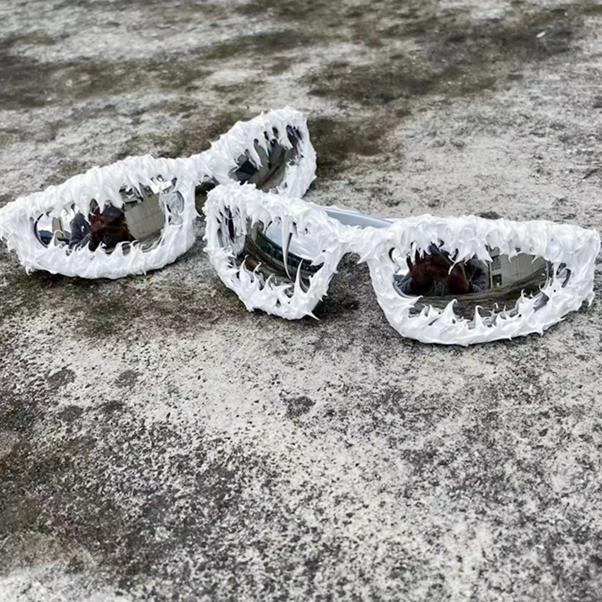 Hu Ban Personalized Punk Sunglasses for Men Y2K Hip Hop Retro Funny Party Sunglasses Exaggerated Womens Goggles 241206