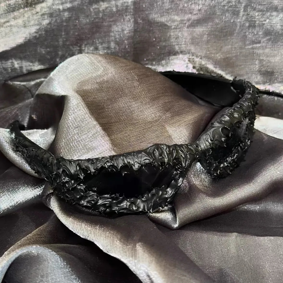 Hu Ban Personalized Punk Sunglasses for Men Y2K Hip Hop Retro Small Frame Performance Party Sunglasses for Women 241206