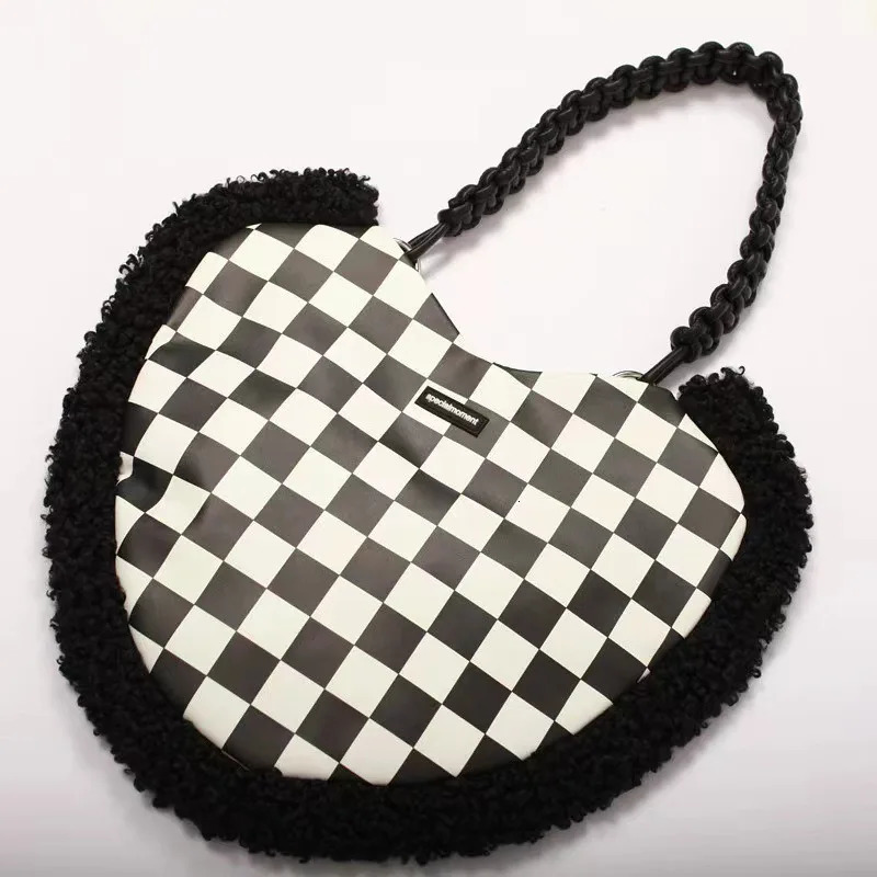 Fashionable heart-shaped shoulder bag suitable for women high-capacity retro plain weave handbag fully matched simple and personalized PU handbag 2412