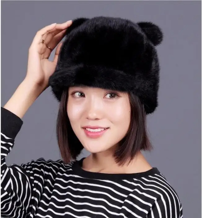 A genuine mint fur baseball cap with ear bunny style warm all sheepskin black red gray brown fashionable fur cap for winter and winter 241206
