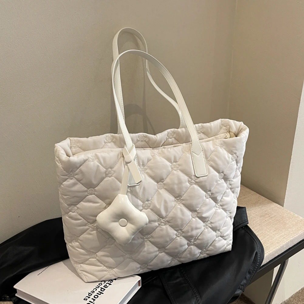 Down bedding womens shoulder bag large capacity inflatable handbag down bag solid color casual handbag 241205