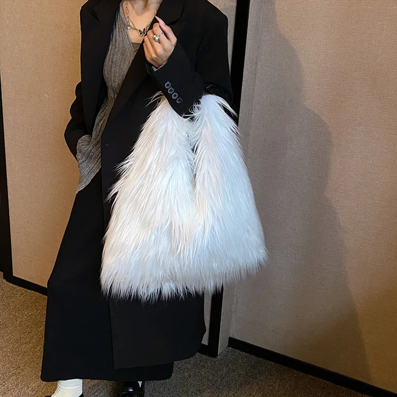 faux fur handbag womens large capacity fur handbag Y2k fluffy bag winter plush bottom bag 241205