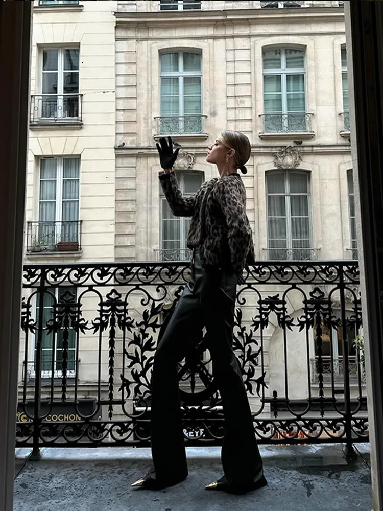 Leopard Printed Single Breasted Cardigan For Women Fashion Round Neck Long Sleeve Knitwear Autumn Female Commuting Sweater 241203