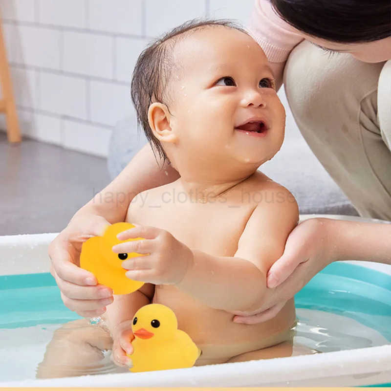Cute Duck Baby Bath Toys Squeeze Animal Rubber Toy BB Duck Bathing Water Toy Race Squeaky Rubber Yellow Duck Toys for Kids GiftsXJ241207