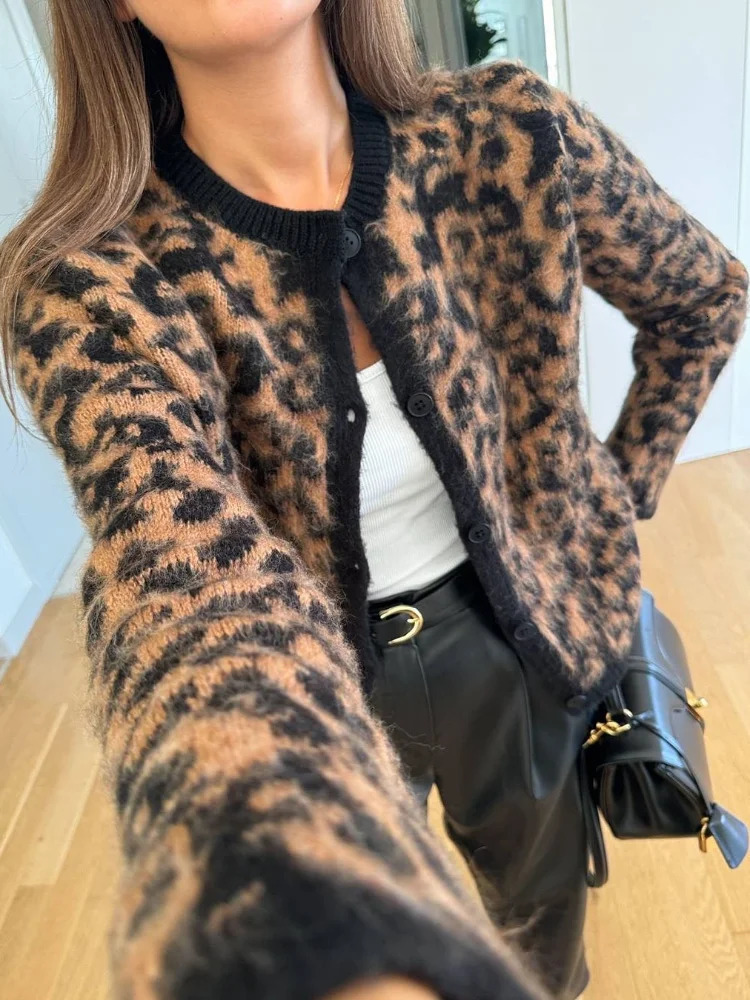Casual Round Neck Long Sleeved Womens Sweater Chic Singlebreasted Leopard Print Knit Cardigan High Street Outerwears 241203