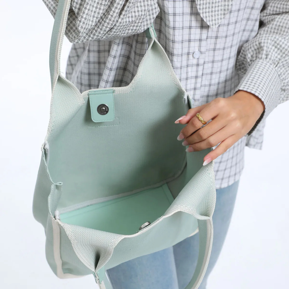 Large capacity portable womens handbag womens white-collar worker shoulder bag fashionable womens handbag 241205