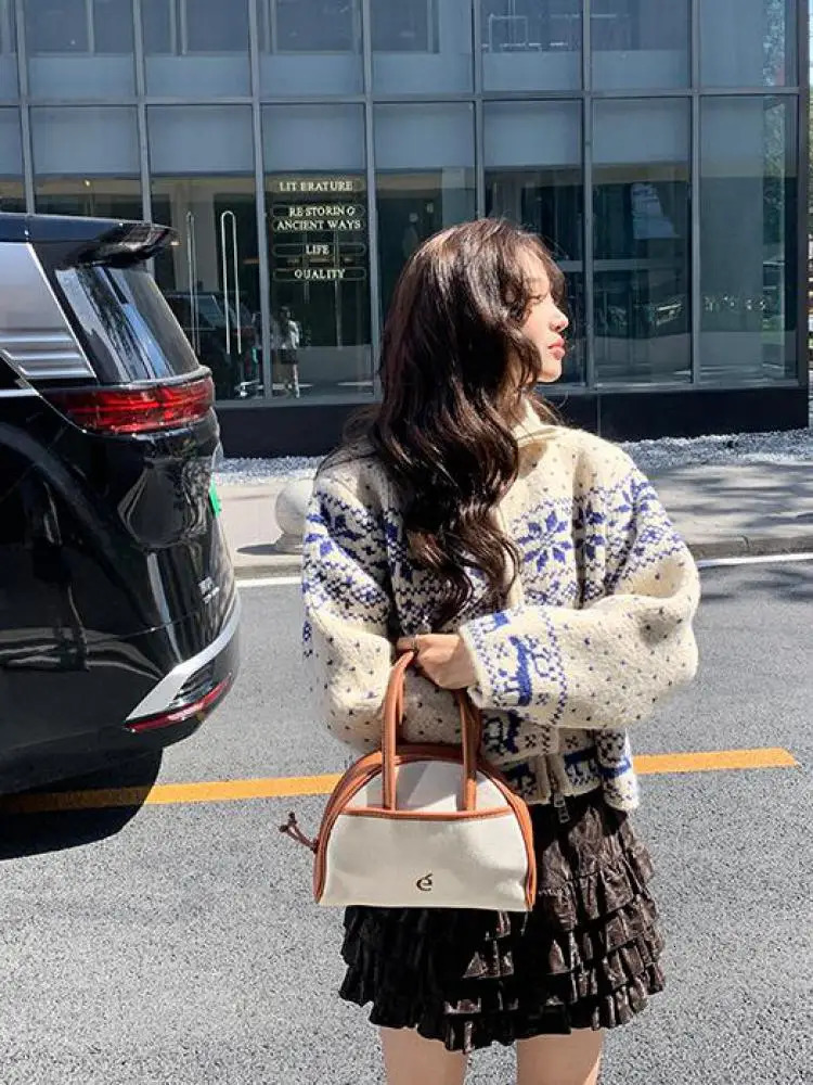 Autumn Winter Vintage Beige Snowflake Print Festival Zipper Sweaters Women Elegant Vacation Long Sleeve Knitted Cardigans Tops 241203