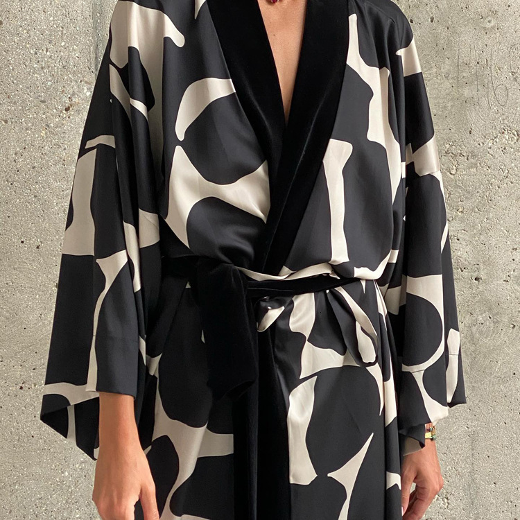 Women's clothing designer's new satin pajamas in spring, plus size seven quarter sleeves, cool feeling nightgown, bathrobe, home clothes for