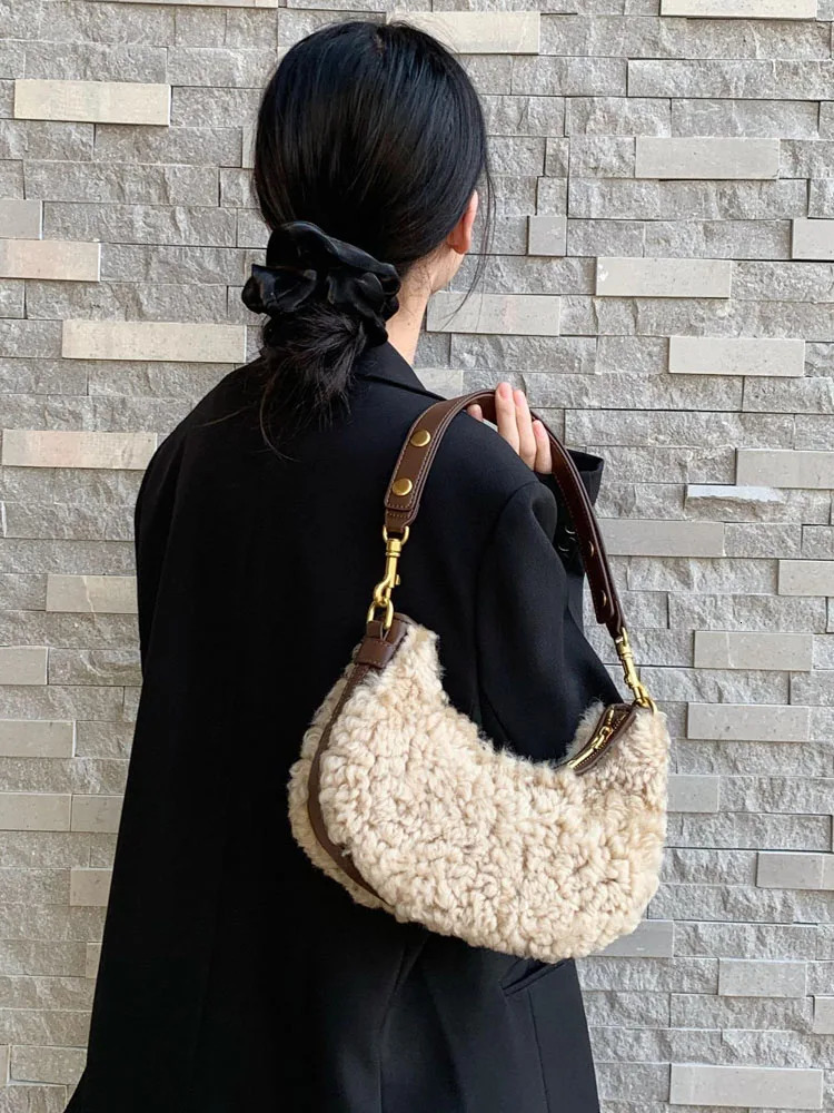 Autumn and Winter Womens Fashion Plush Shoulder Bag Splicing Work Cow Split Leather Armrest Bag Womens Leisure Saddle Messenger Bag 241206