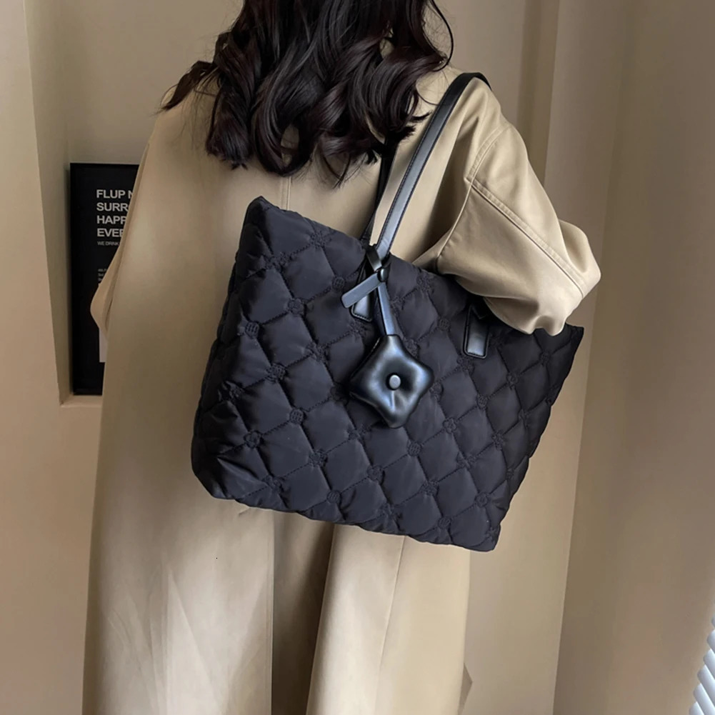 Down bedding womens shoulder bag large capacity inflatable handbag down bag solid color casual handbag 241205