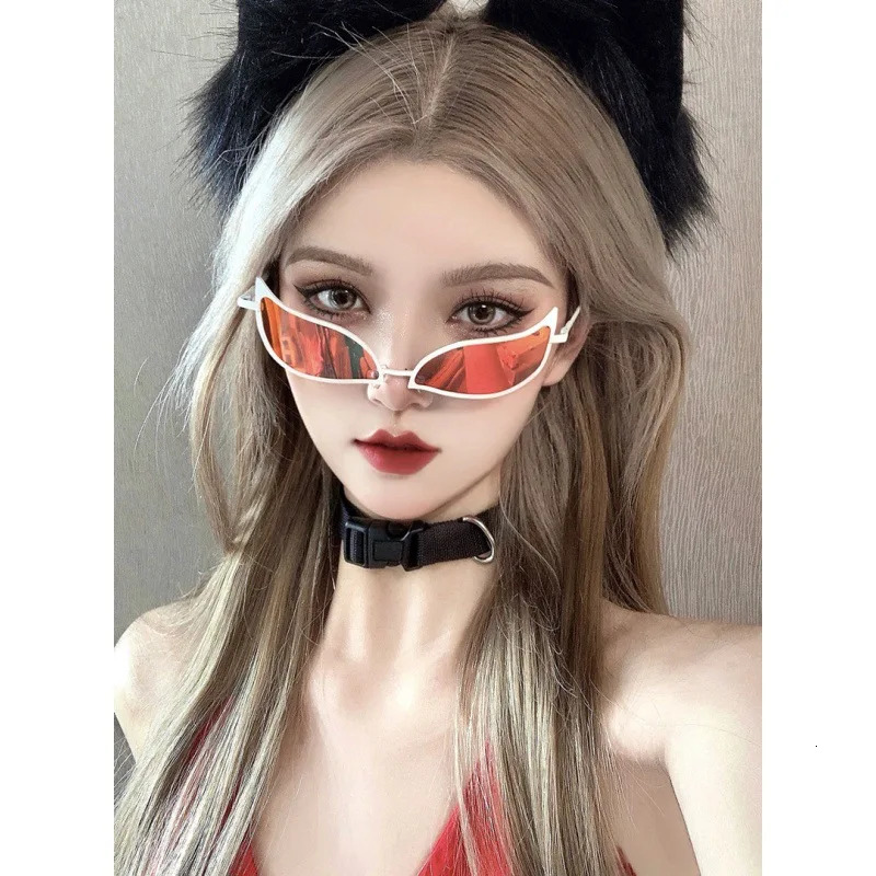 Instock High Quality Fashion Don Quixote Doflamingo Role Playing Glasses Animated PVC Sunglasses Fun Christmas Gifts 241206