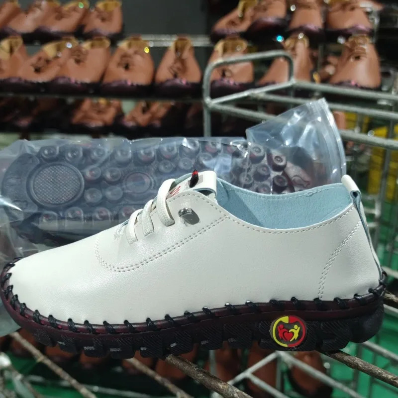 Red Wine Star Shoes National n Joint Board 2023 Womens 100 pairs Thick soled 241206