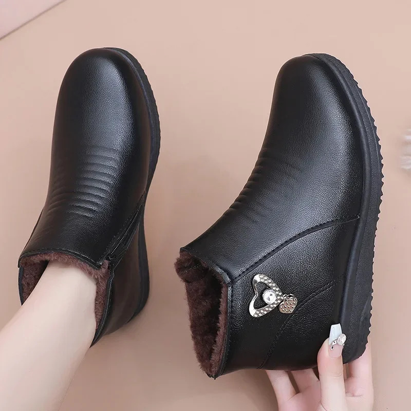 Leather winter boots fashionable womens ankle plush warm with metal mother shoes anti slip short Botas De Mujer 241206
