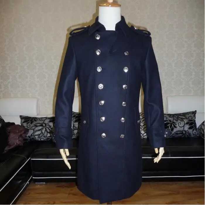 In the 1940s European fashion was popular for winter mens lapels German military uniforms retro trench coats German SS double perforated wool coats X2