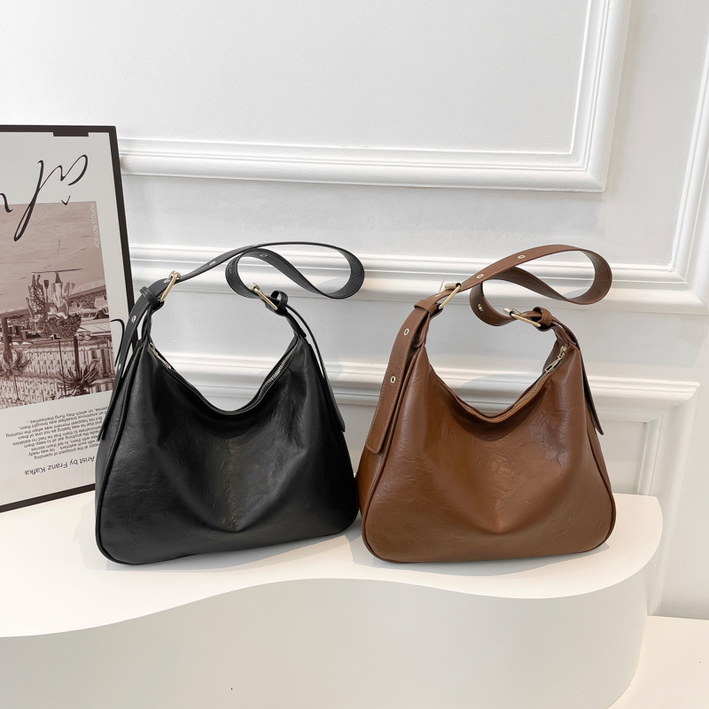 2025S designer High-end texture retro portable tote bag women winter new large-capacity casual bag shoulder bag light luxury messenger bag