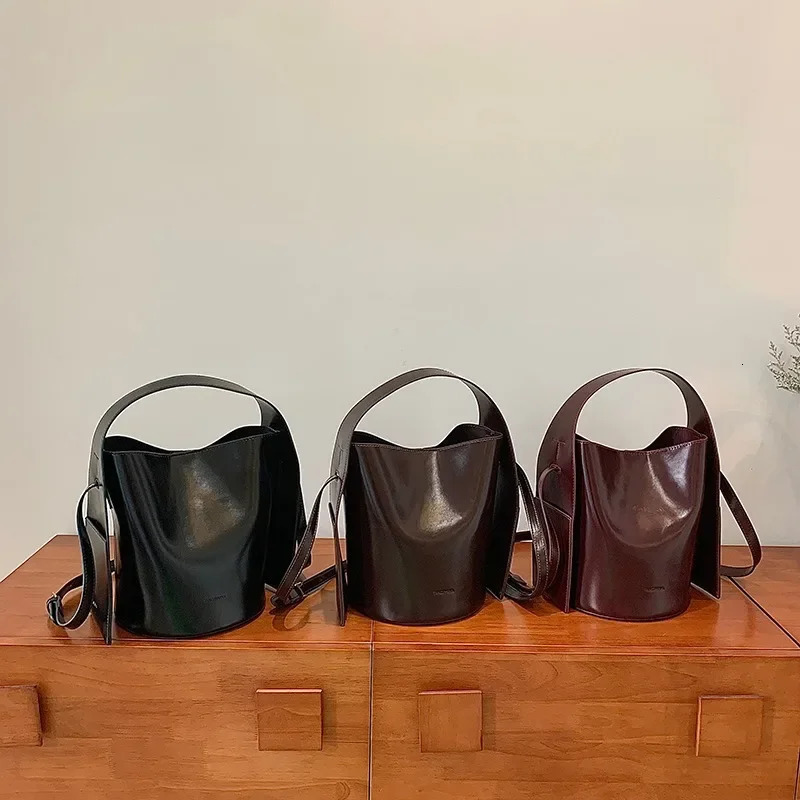 Solid high-quality PU shoulder bag large capacity zippered pocket handbag selling womens bag in 241205