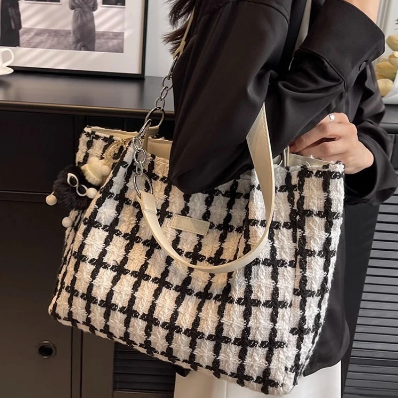 Japanese office ladies fashionable and fashionable handbag fashionable and smooth fully matched elegant handbag high-capacity womens Y2k shoulder bag 