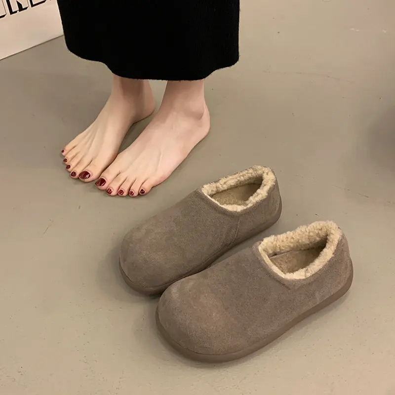 Warm womens soft cushioned shoes for autumn and winter fashionable light slip compact household soled flat 241206