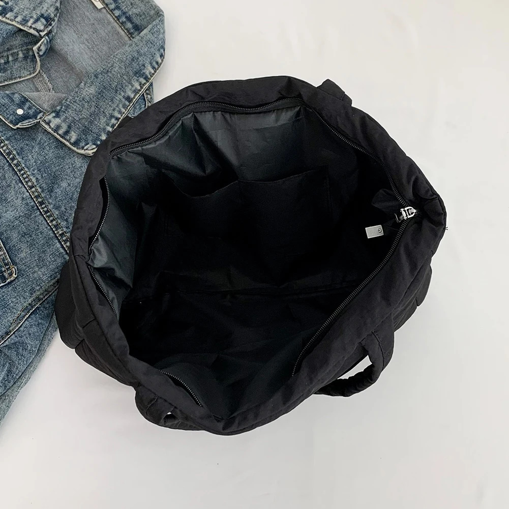 Womens bedding handbag lightweight fluffy homeless bag large capacity down bag 241205