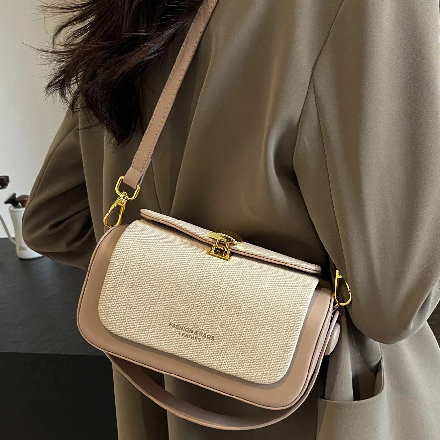 Advanced sensory womens small square bag fashion classic PU leather womens commuting shoulder bag short handbag 241205