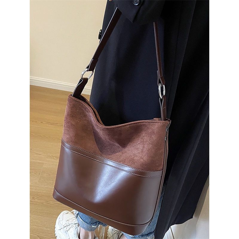 High Quality Water Bucket Bag, Large Capacity Light Luxury Shoulder Bag Fashionable Retro Armpit Bag
