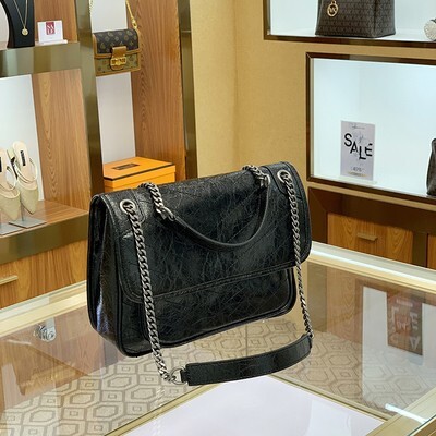 Designer 2025S new large capacity commuting wandering chain women shoulder crossbody bag handbag trend