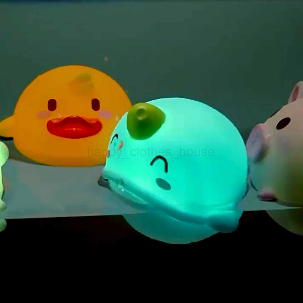 LED Light Up Toys Baby Cute Animals Bath Toy Swimming Water Soft Rubber Float Induction Luminous Duck for Kids Play Funny GiftsXJ241207