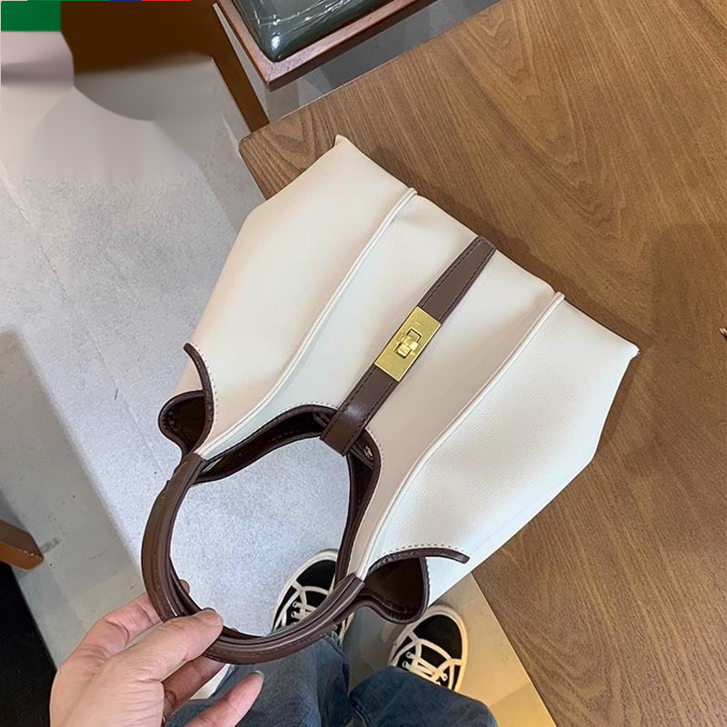 New Fashionable Canvas Large Capacity Vegetable Basket, Bucket Casual Commuting Wing Mother Bag Designer Handbag