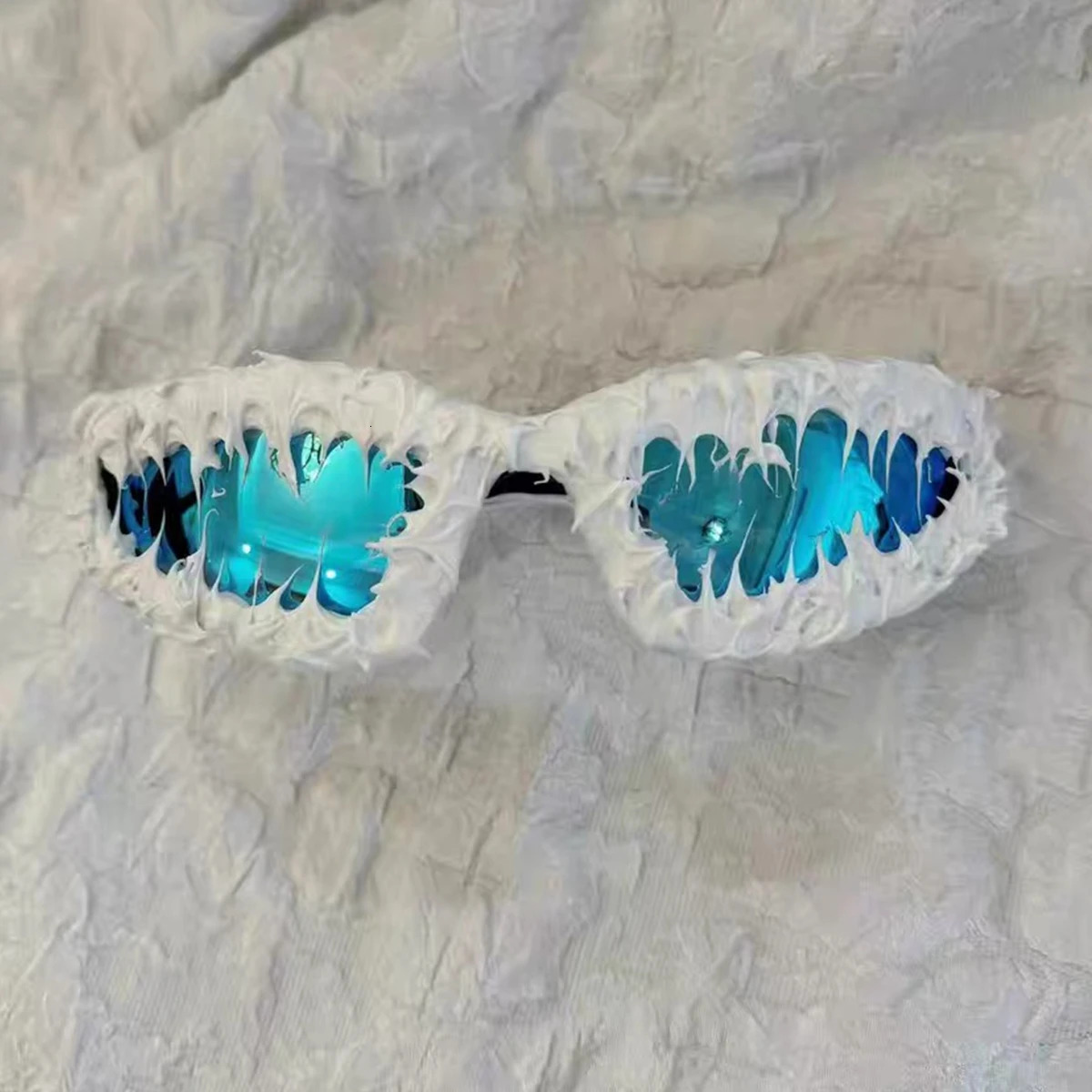 Hu Ban Personalized Punk Sunglasses for Men Y2K Hip Hop Retro Small Frame Performance Party Sunglasses for Women 241206