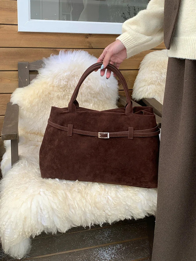 Vintage Velvet Large Capacity Womens Handbag Business Womens Shoulder Bag Portable Matte Leather Womens Soft Handbag 241205