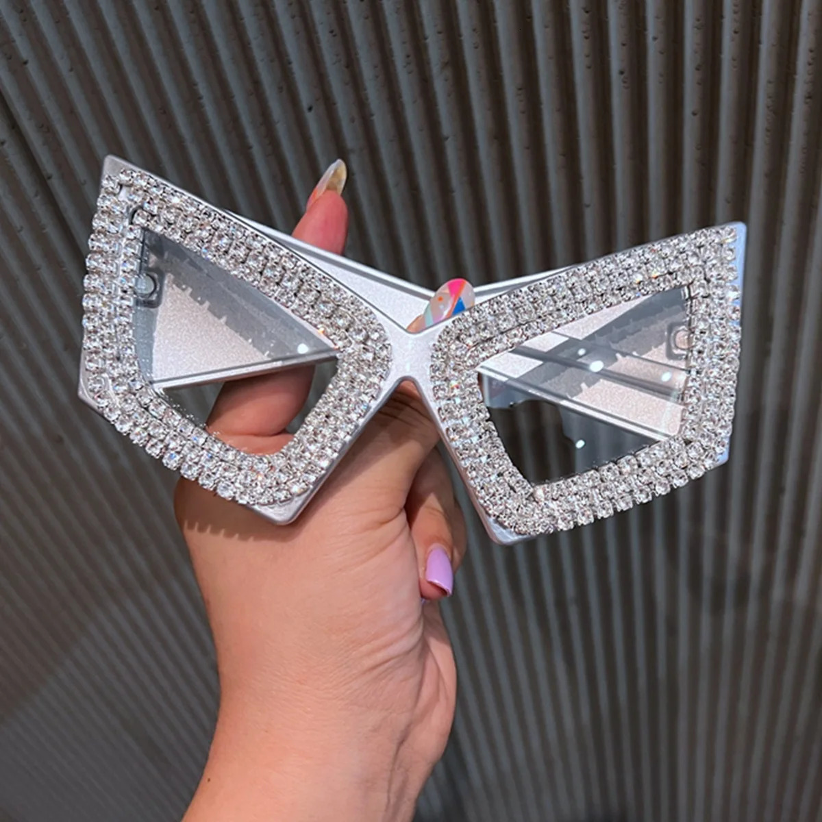 2024 Personalized Large Format Cat Eye Diamond Inlaid Sunglasses Y2K Hip Hop Netroots Beach Party Sunglasses 241206