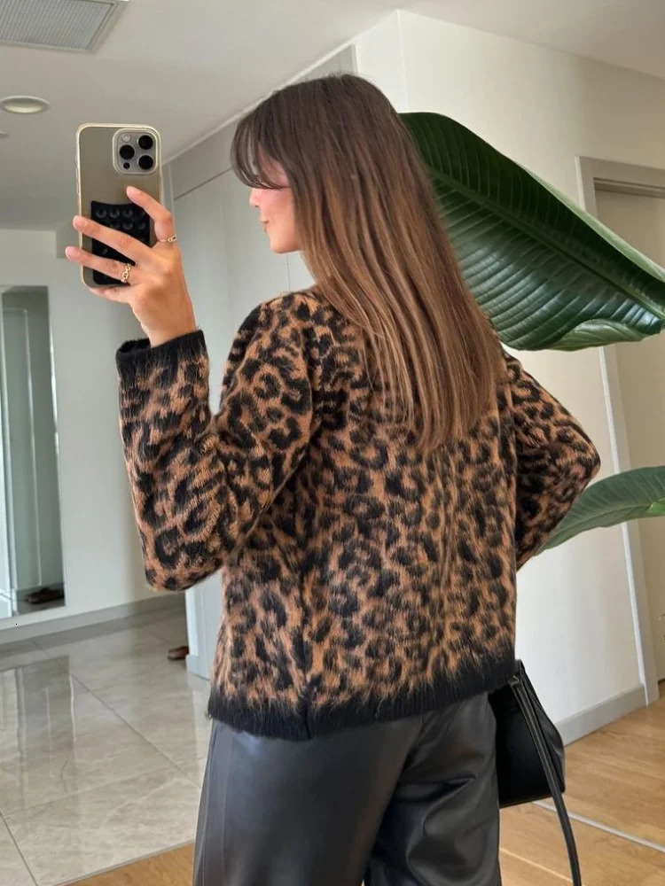 Casual Round Neck Long Sleeved Womens Sweater Chic Singlebreasted Leopard Print Knit Cardigan High Street Outerwears 241203